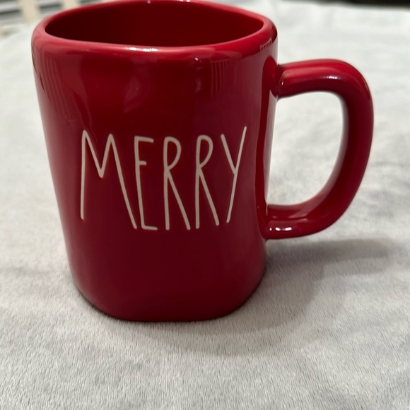 Rae Dunn By Magenta 213 MERRY Red Coffee Cup Mug Christmas Gift Decor Holiday - Picture 1 of 7